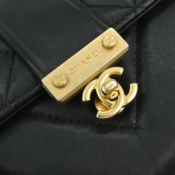 Chanel Black Lambskin Chevron WOC Wallet On Chain - Picture 4 of 10